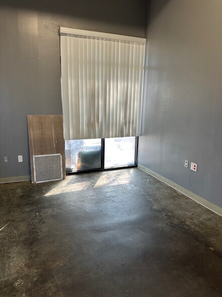More Photos Of 775 Danenberg Dr, El Centro Storefront Retail Office For Lease