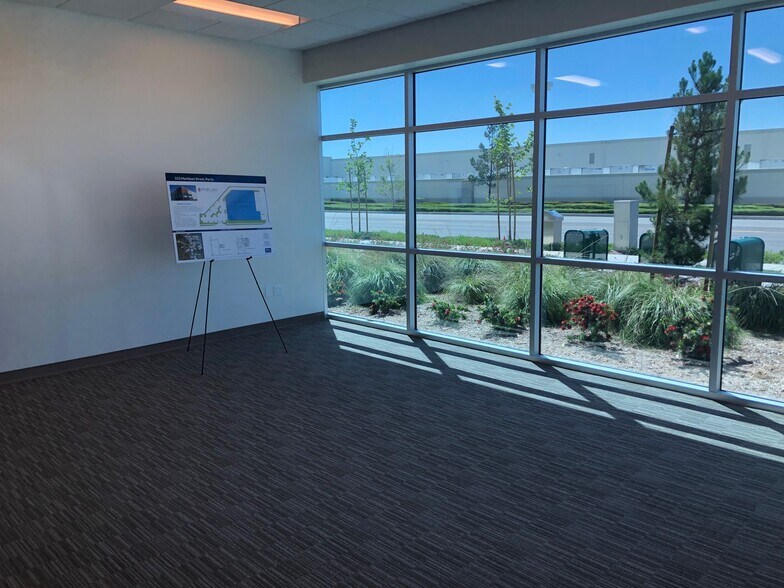 More Photos Of 212 Markham St, Perris Warehouse For Lease