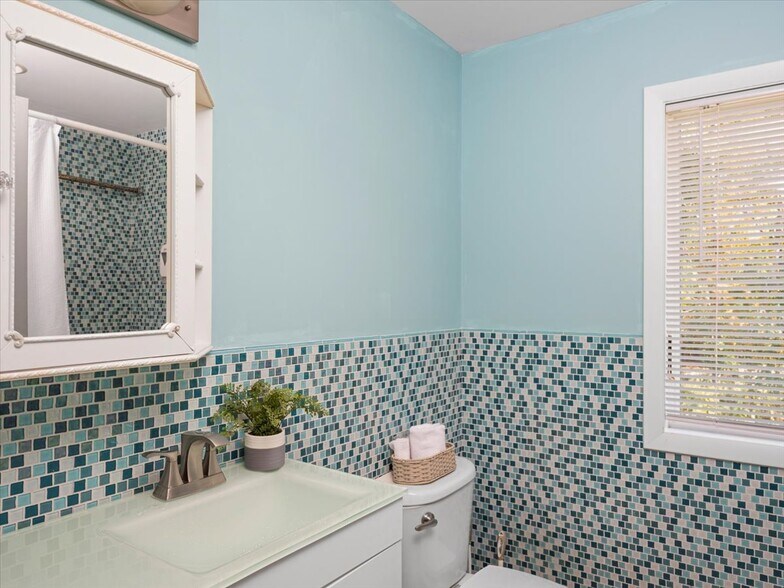 More Photos Of 3533 PA 2012, Union Dale Specialty For Sale