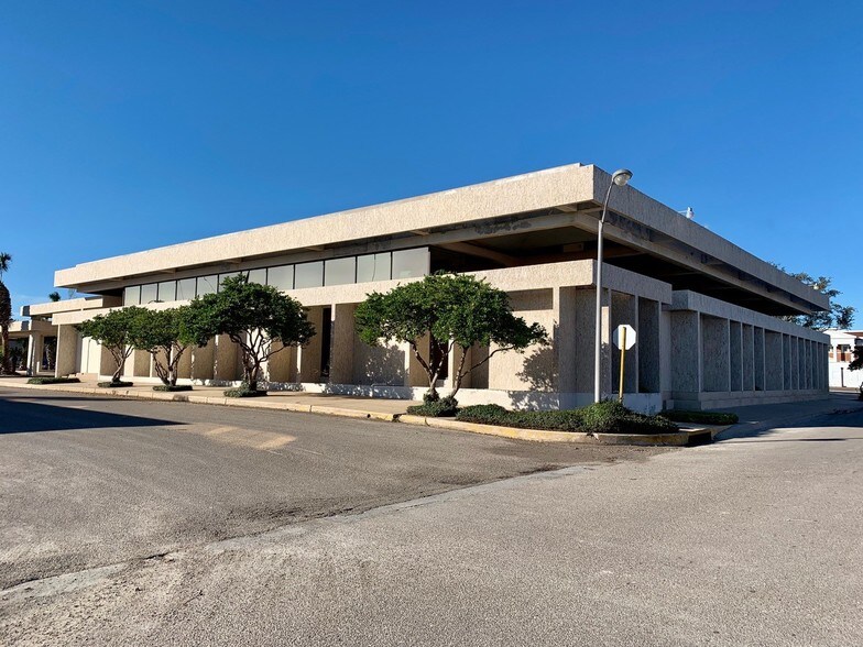 More Photos Of 422 E Avenue B, Robstown Medical For Sale