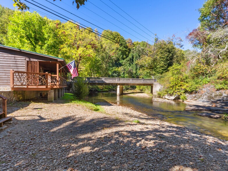 More Photos Of 125 Tee Pee Dr, Whittier Hotel For Sale