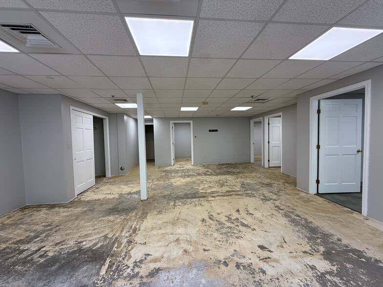 More Photos Of 694 Main St, Holden Office For Lease