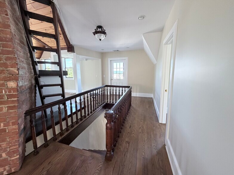 More Photos Of 54 N Broadway, Tarrytown Office For Lease