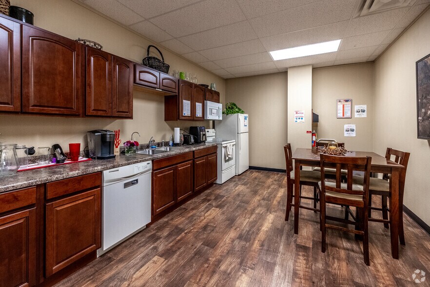 More Photos Of 11 E Church St, Marshalltown Unknown For Sale