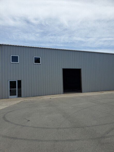 More Photos Of 3990 Broadway St, Eureka Showroom For Sale