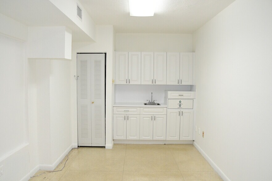 More Photos Of 1920 SW 22nd St, Miami Medical For Lease