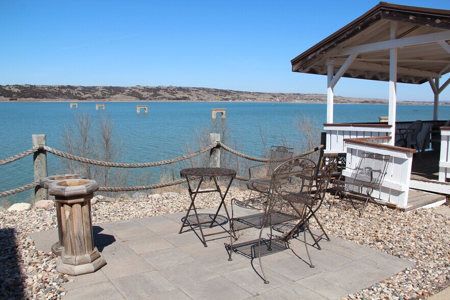 More Photos Of 115 N River St, Chamberlain Hotel For Sale