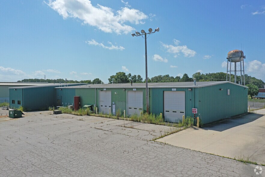 More Photos Of 406 Summit Rd, Eden Truck Terminal For Lease