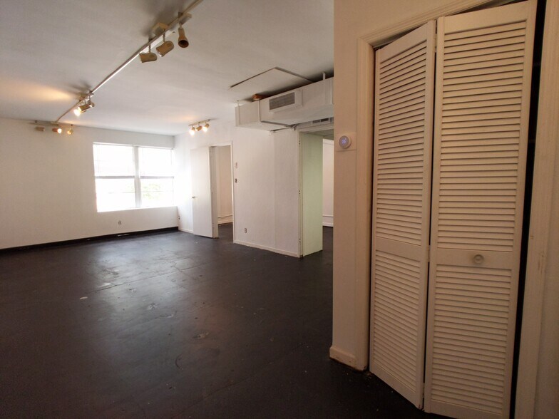 More Photos Of 2740 Devine St, Columbia Storefront Retail Office For Lease