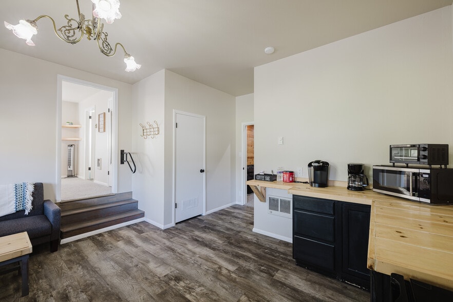 More Photos Of 925 Lamoille Hwy, Lamoille Hotel For Sale