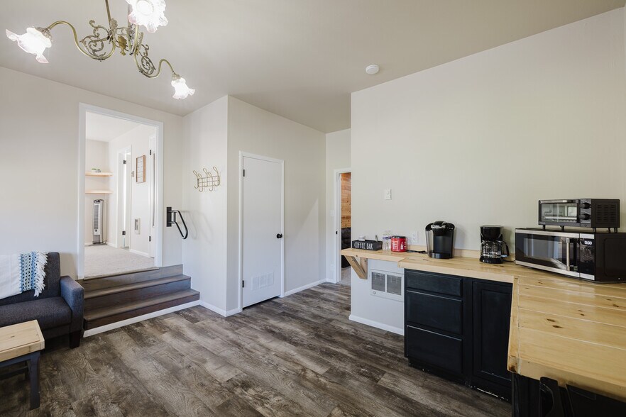 More Photos Of 925 Lamoille Hwy, Lamoille Hotel For Sale