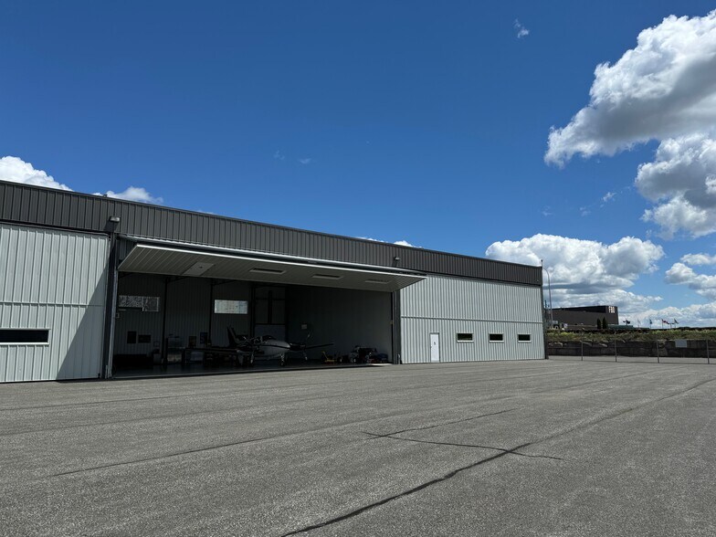 More Photos Of 12555 Rue Service A-4, Mirabel Industrial For Sale