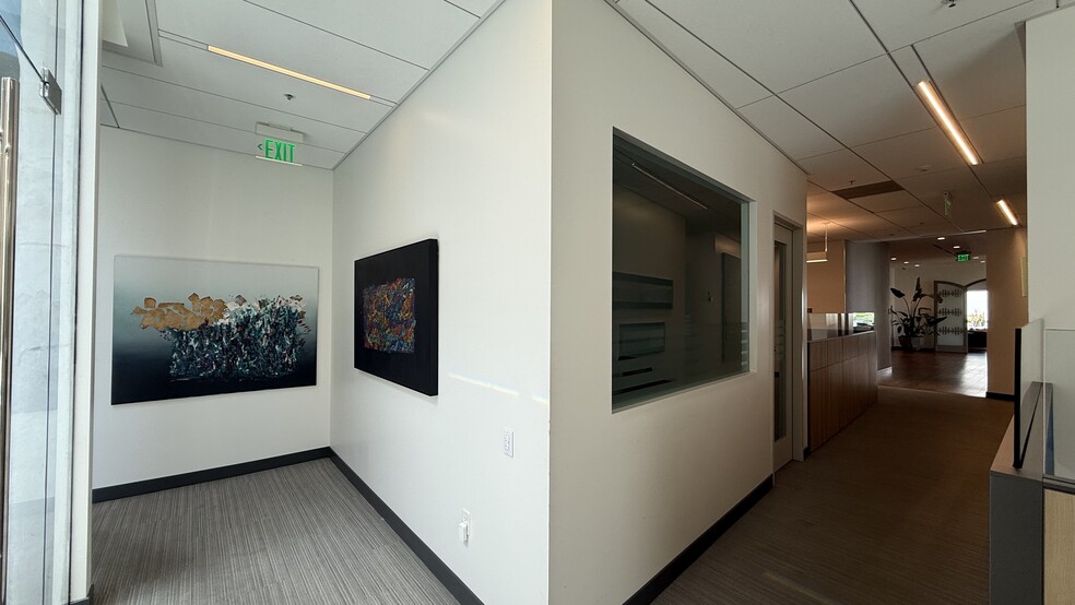 More Photos Of 243 N Canon Dr, Beverly Hills Office For Lease