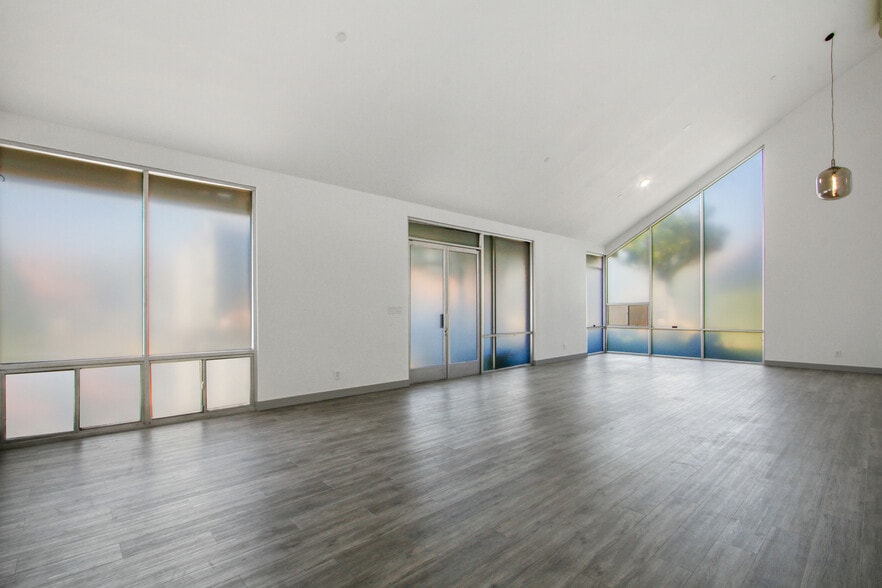 More Photos Of 245 Fischer Ave, Costa Mesa Light Manufacturing For Lease