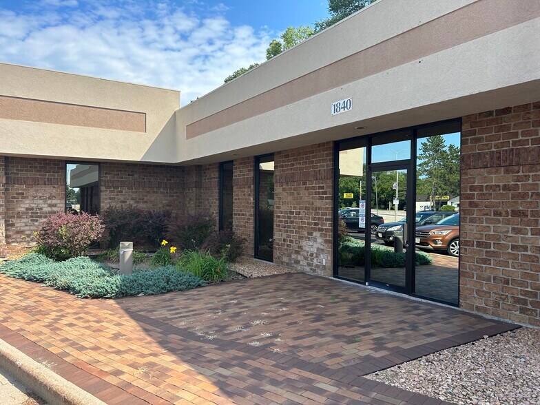 More Photos Of 1820 Post Rd, Plover Storefront Retail Office For Lease