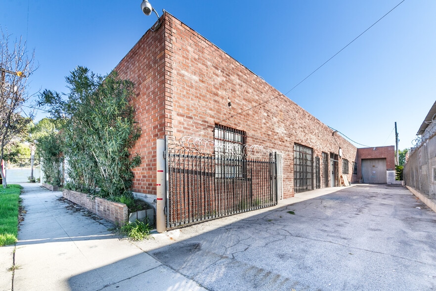 More Photos Of 3040 Rosslyn St, Los Angeles Warehouse For Lease
