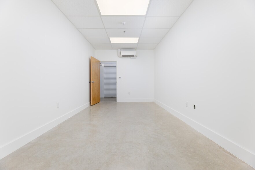 More Photos Of 3414 W Loop 1604 S, San Antonio Self Storage For Lease