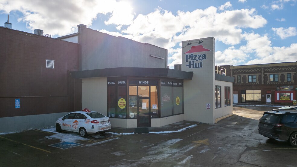 Primary Photo Of 105 S Oak Ave, Owatonna Freestanding For Lease