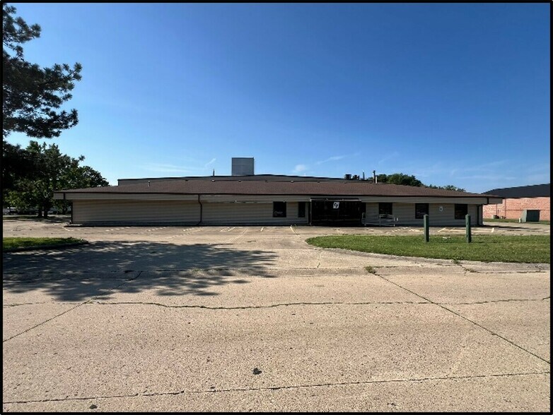 More Photos Of 2881 E Parkway Dr, Decatur Flex For Sale