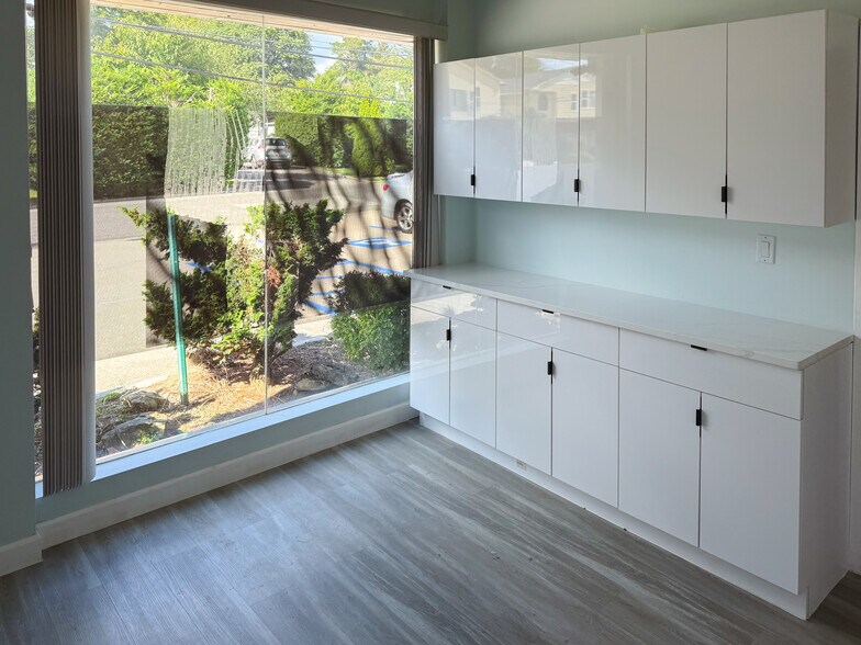 More Photos Of 18 Genevieve Pl, Great Neck Office For Lease