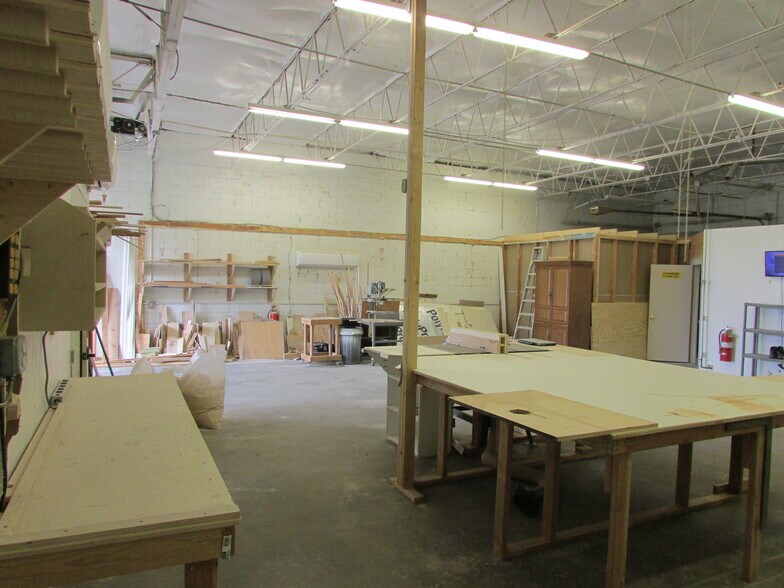 More Photos Of 131 SE Cholwell Ave, Bartlesville Warehouse For Sale