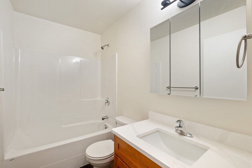 More Photos Of 925 E 18th Ave, Ellensburg Apartments For Sale