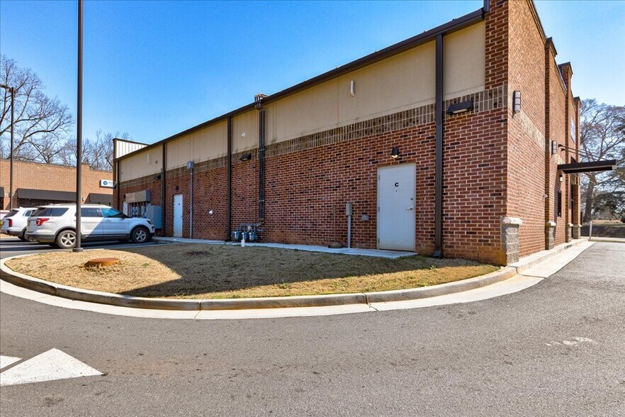 More Photos Of 438 Cabiness Road, Forsyth Storefront Retail Office For Sale