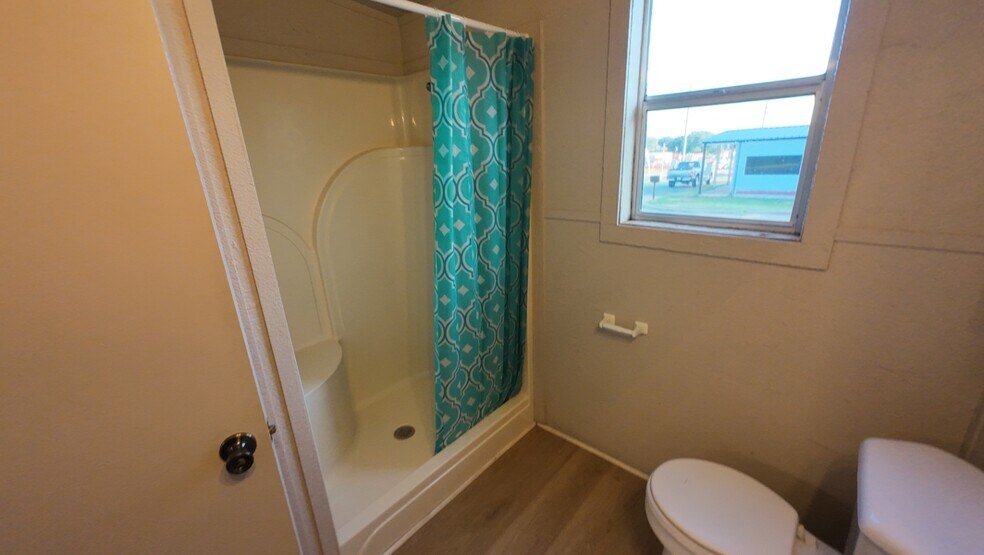 More Photos Of 1101 US-59, Queen City Office For Sale