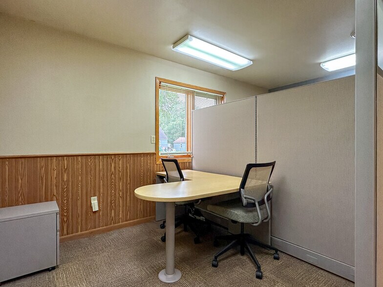 More Photos Of 233 S 8th St, Medford Office For Sale