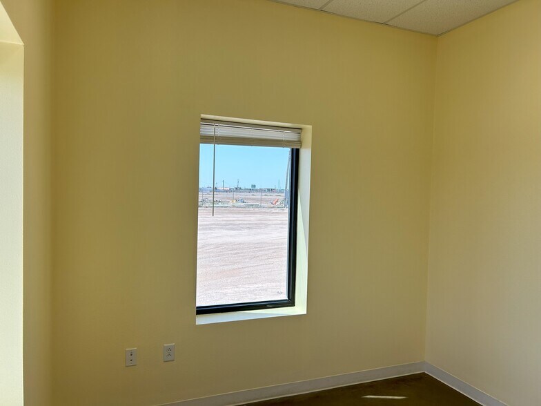 More Photos Of 1463 Oil Mill Rd, Pecos Warehouse For Lease