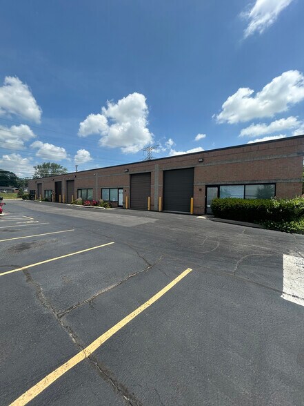 More Photos Of 1340-1358 Ridge Ave, Elk Grove Village Warehouse For Sale