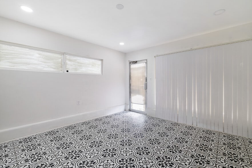 More Photos Of 5709 E Beverly Blvd, Los Angeles Office Residential For Sale