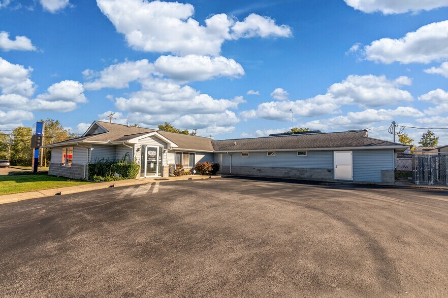 Primary Photo Of 602 S Court St, Marion Office For Sale