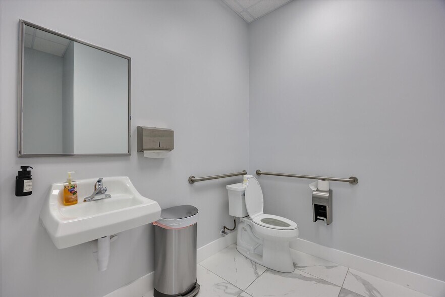 More Photos Of 22904 Lyden Dr, Estero Medical For Sale