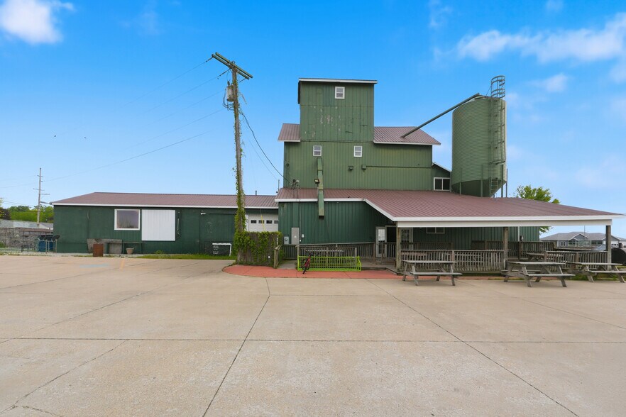 More Photos Of 100 S Old State Road 15, Leesburg Restaurant For Sale