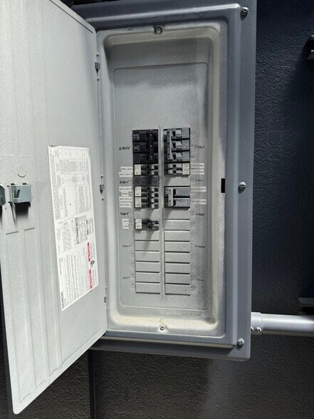 More Photos Of 3015 Adeline St, Oakland Light Distribution For Lease