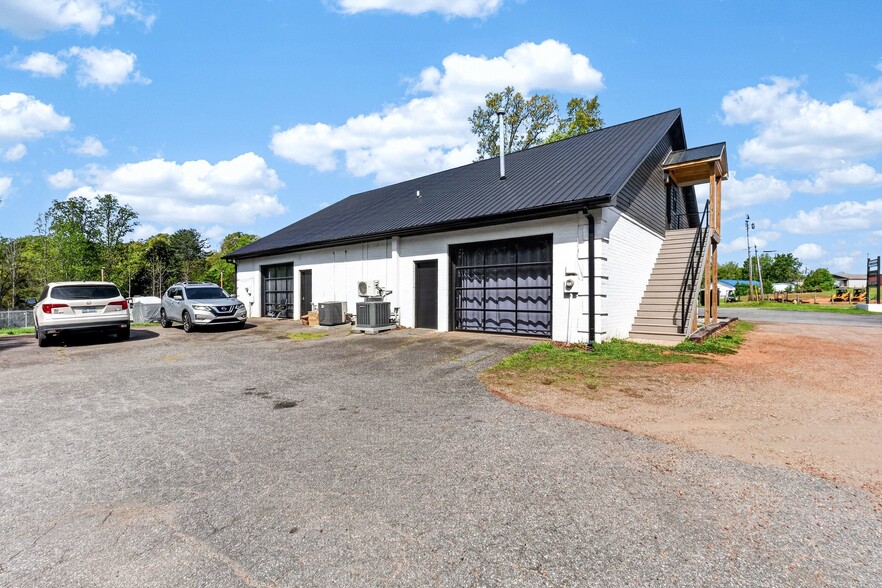 More Photos Of 3440 E Broad St, Statesville Office For Sale