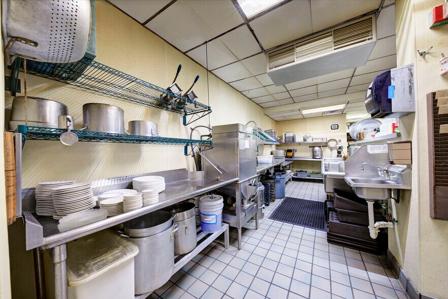 More Photos Of 1744 Biddle Ave, Wyandotte General Retail For Sale