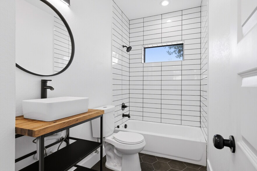More Photos Of 1512 Wyoming St, San Antonio Apartments For Sale