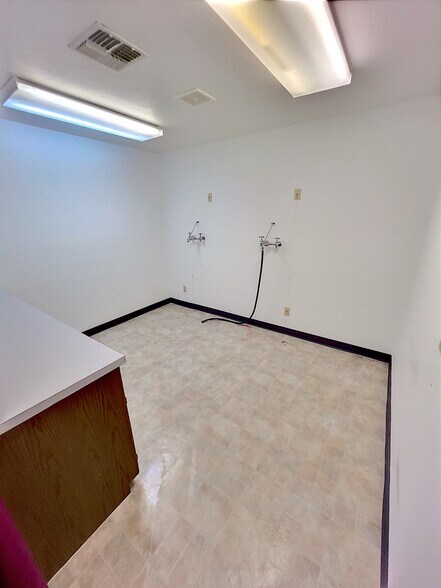More Photos Of 1400 Lera, Weatherford Medical For Sale