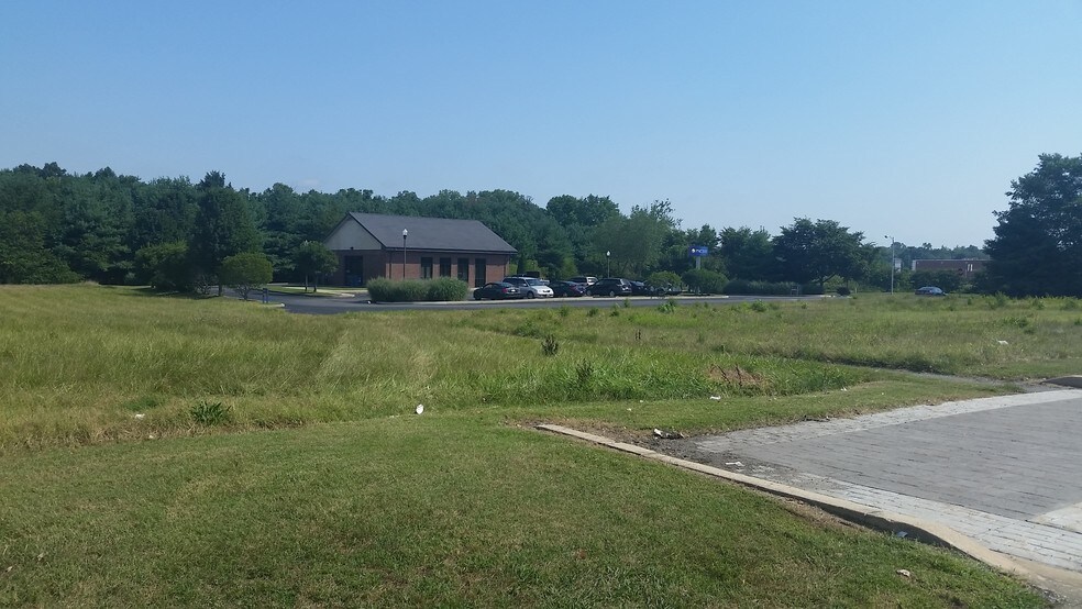 More Photos Of 838-840 S 5th Ave, Denton Supermarket For Lease