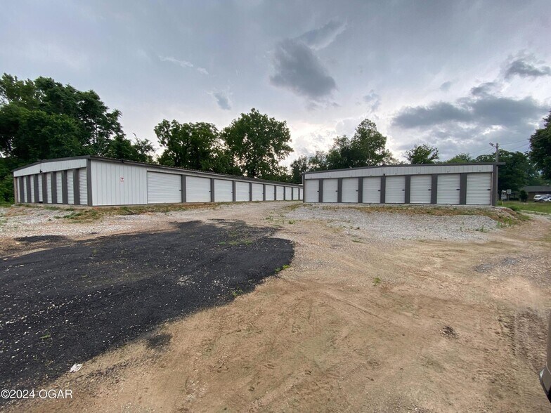 More Photos Of 818 McKinney, Neosho Self Storage For Sale