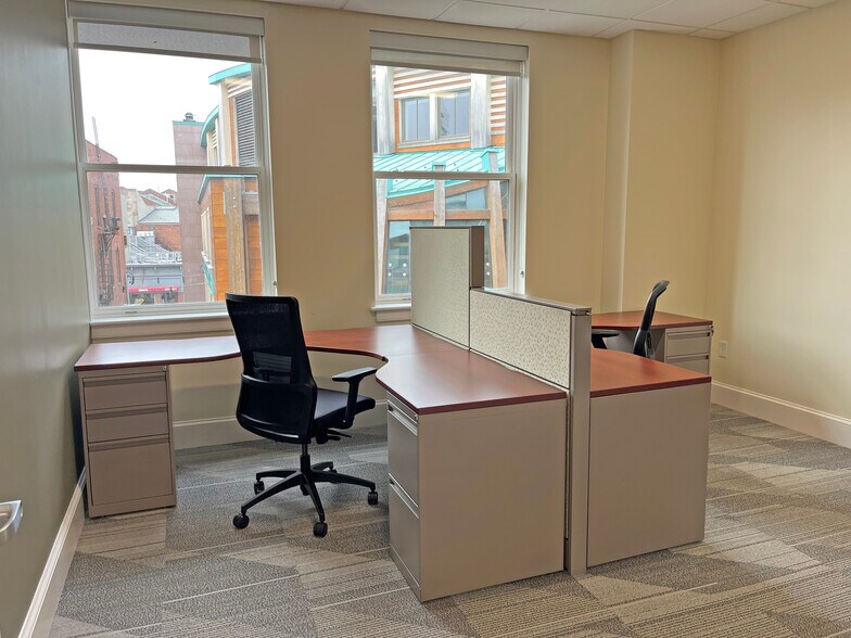 More Photos Of 30 Penhallow St, Portsmouth Office For Lease