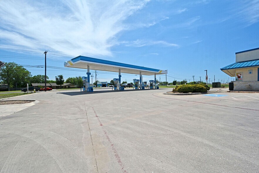 More Photos Of 1071 E TX-46 Hwy, New Braunfels Storefront Retail Office For Lease