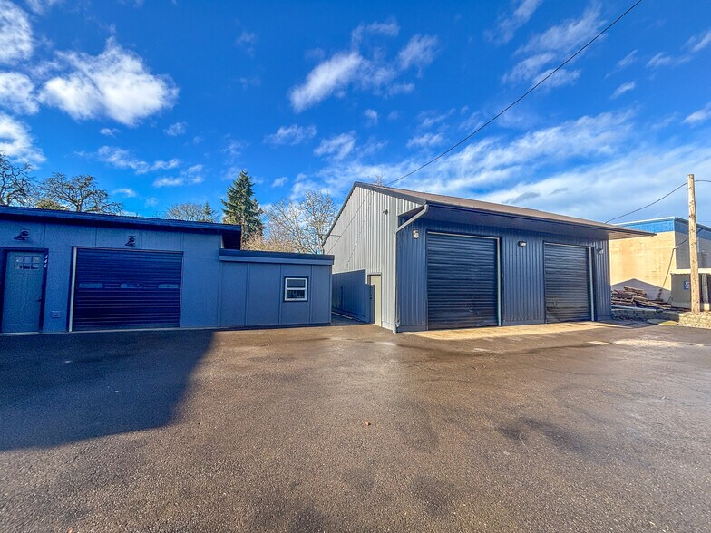 More Photos Of 446 McClaine St, Silverton Warehouse For Lease