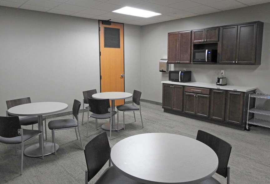 More Photos Of 2600 Eagan Woods Dr, Eagan Office For Lease