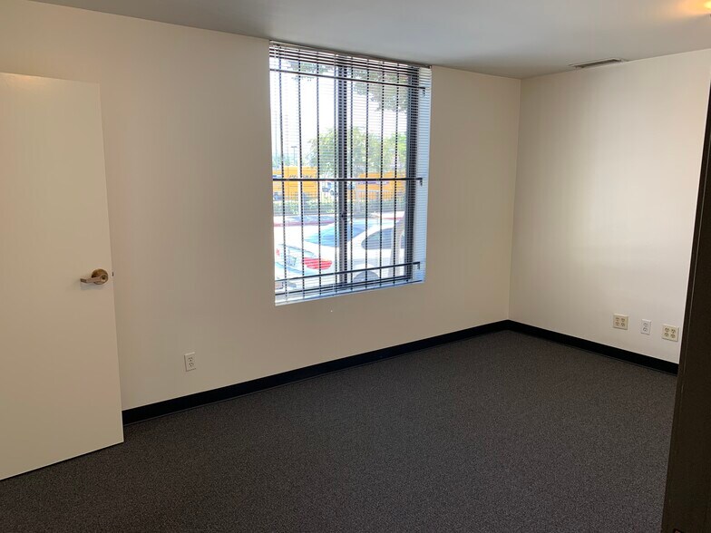 More Photos Of 1125 S Flower St, Burbank Warehouse For Lease