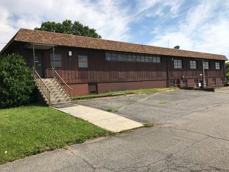 More Photos Of 902-906 Adams St, Bedford Warehouse For Sale