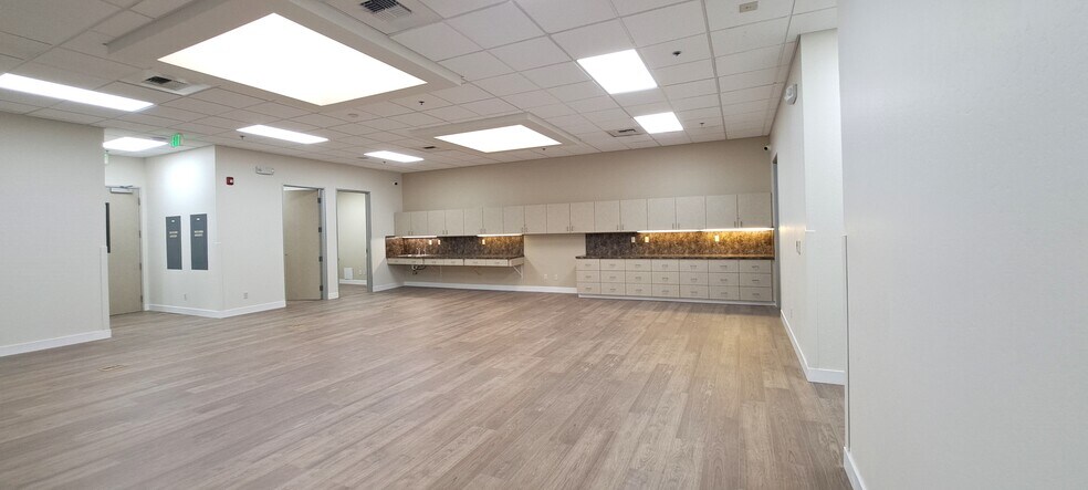 More Photos Of 100 Old River Rd, Bakersfield Medical For Lease