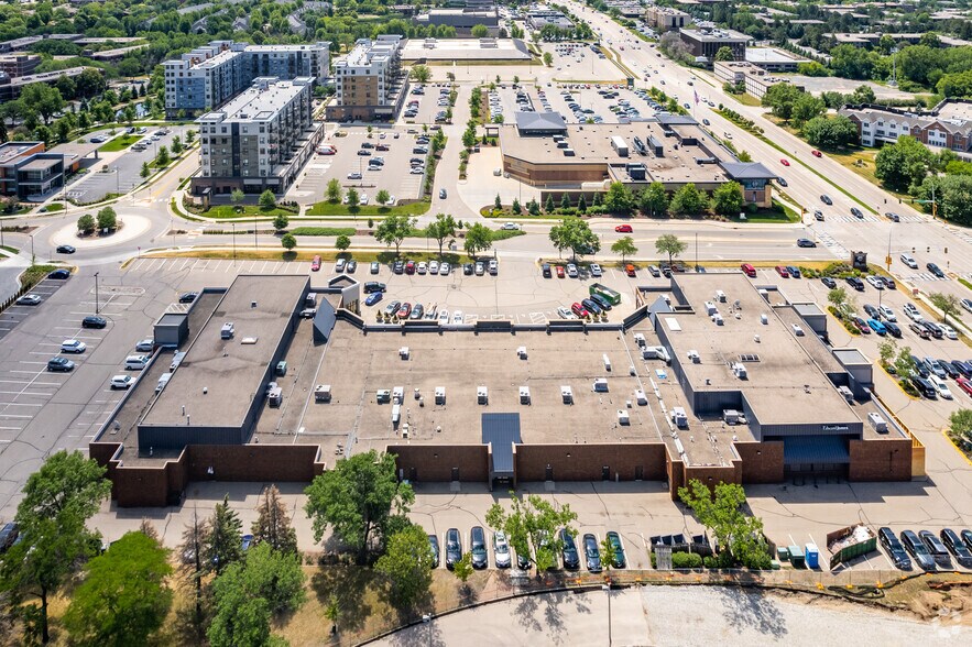 More Photos Of 7101 France Ave S, Edina Freestanding For Lease